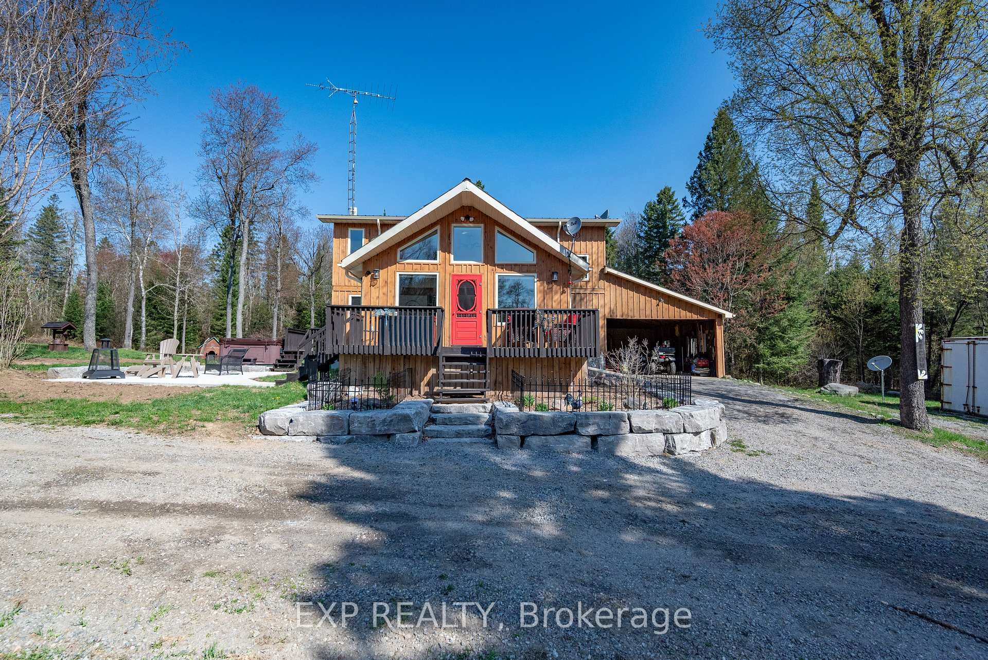 5490 Loop Road, Highlands East, ON, exterior