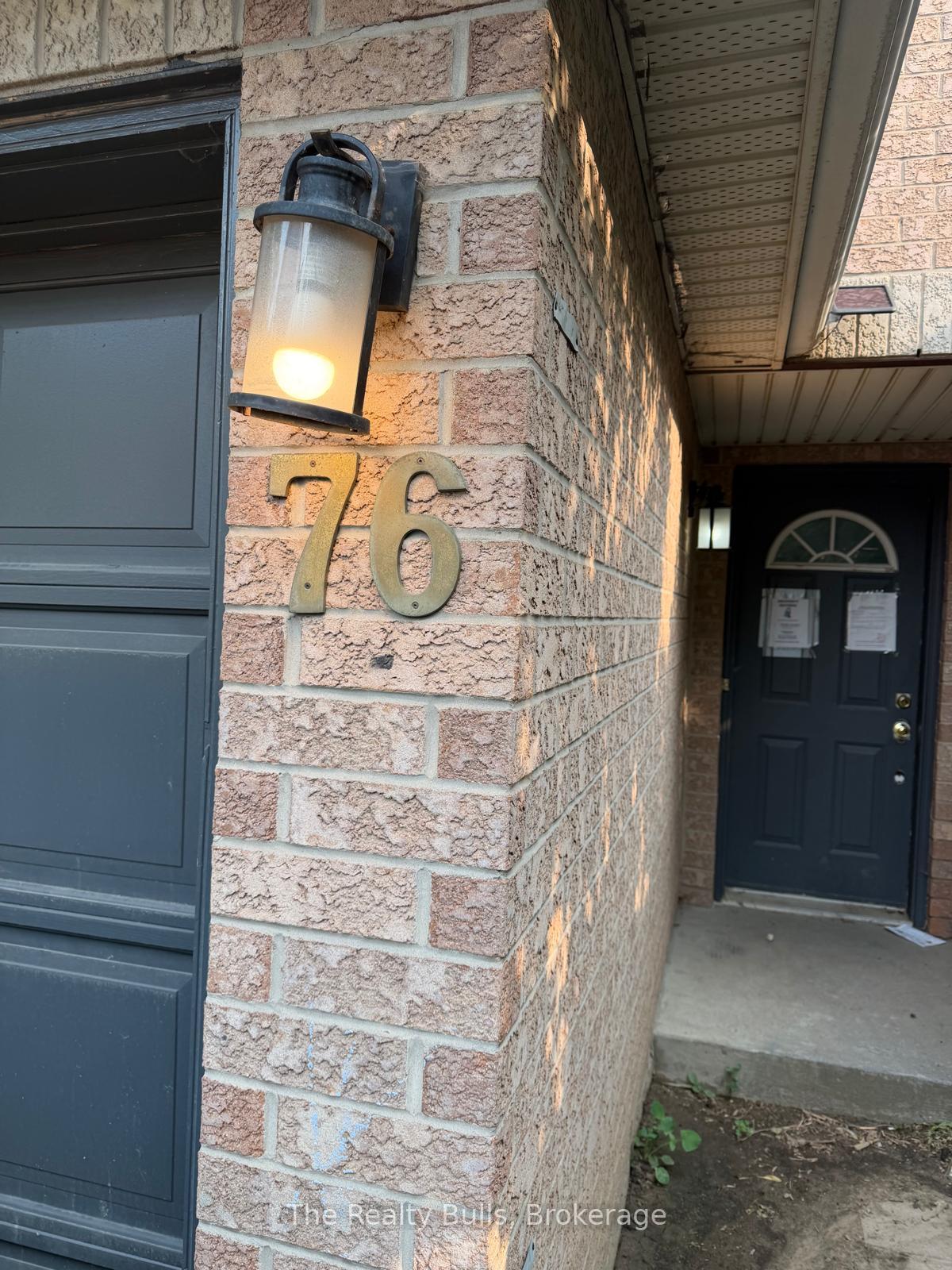 76 - 76 Spadina Road, Brampton, ON, exterior