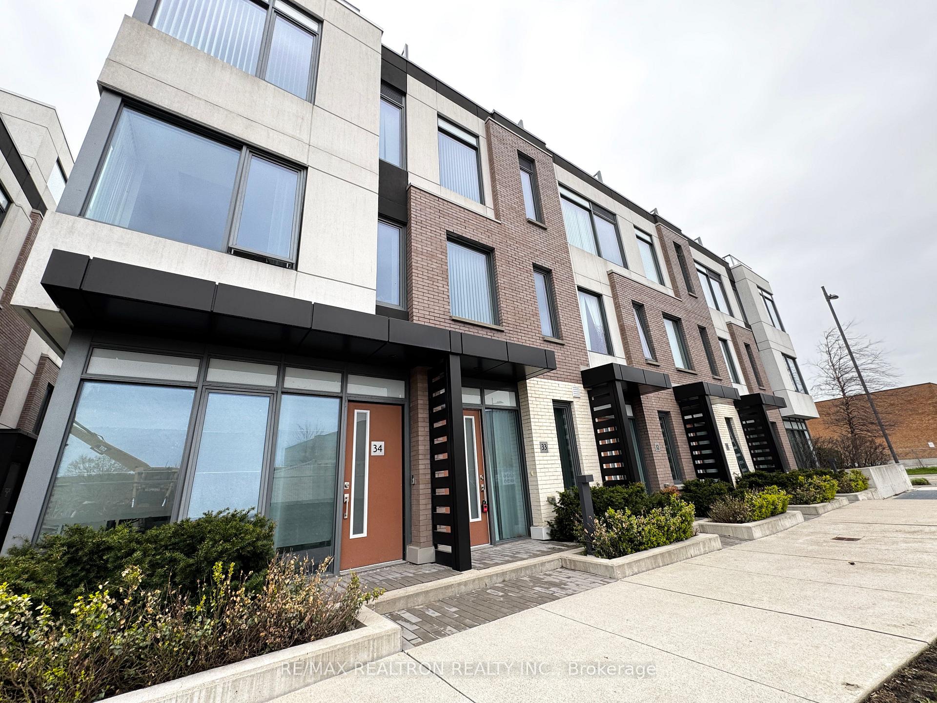 Th33 - 1050 Portage Parkway, Vaughan, ON, exterior