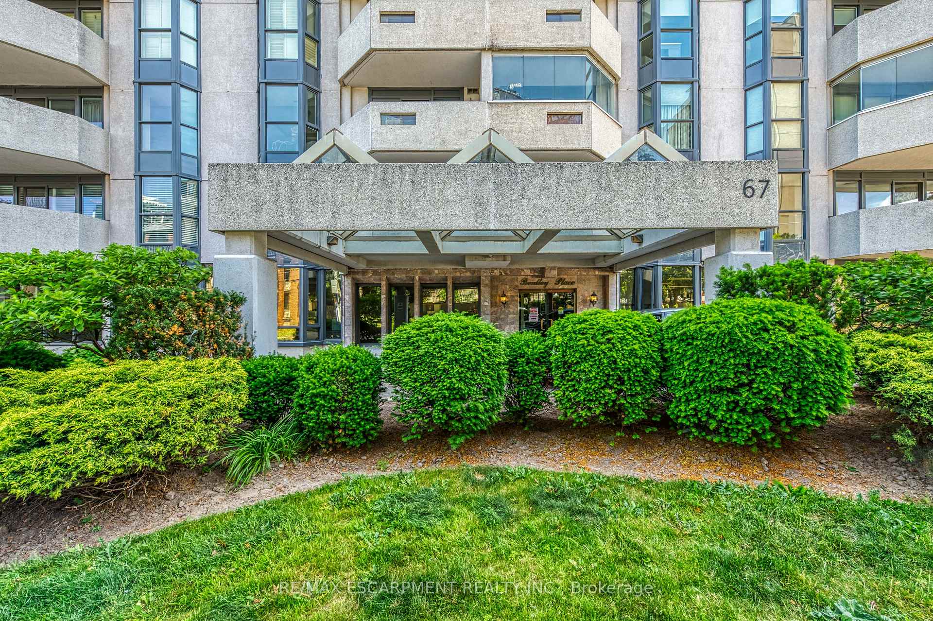 203 - 67 Caroline Street S, Hamilton, ON, exterior