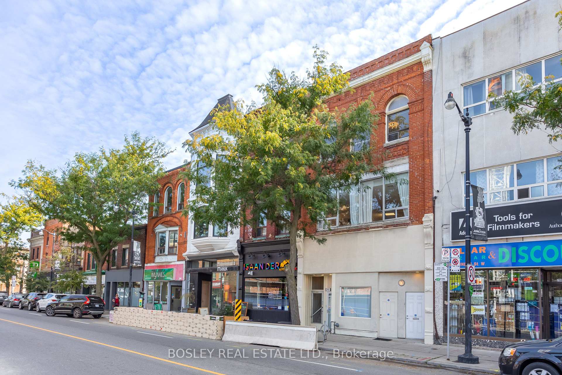2963 Dundas Street W, Toronto W02, ON, exterior