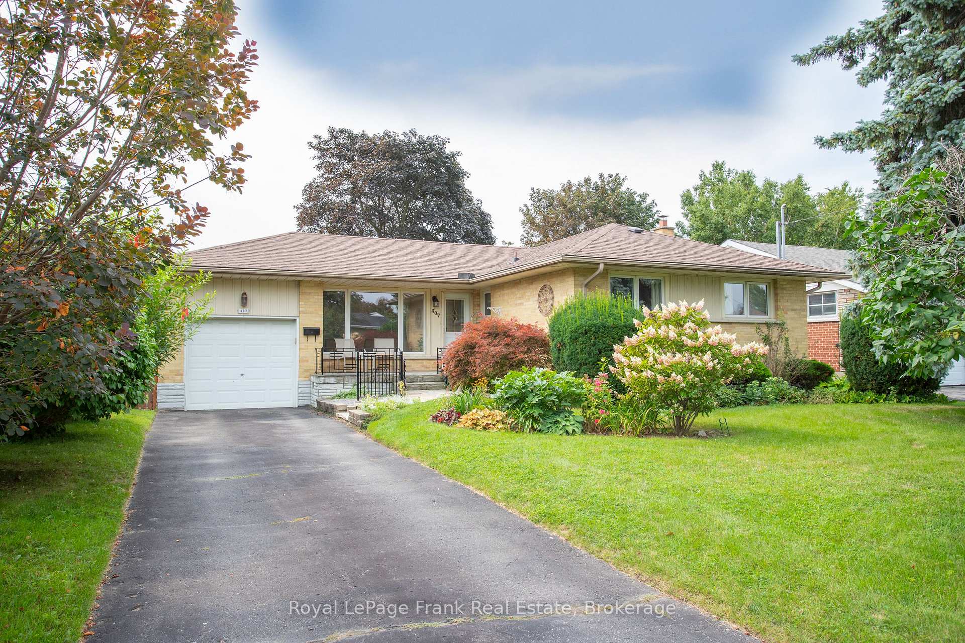 407 Glencastle Avenue, Oshawa, ON, exterior
