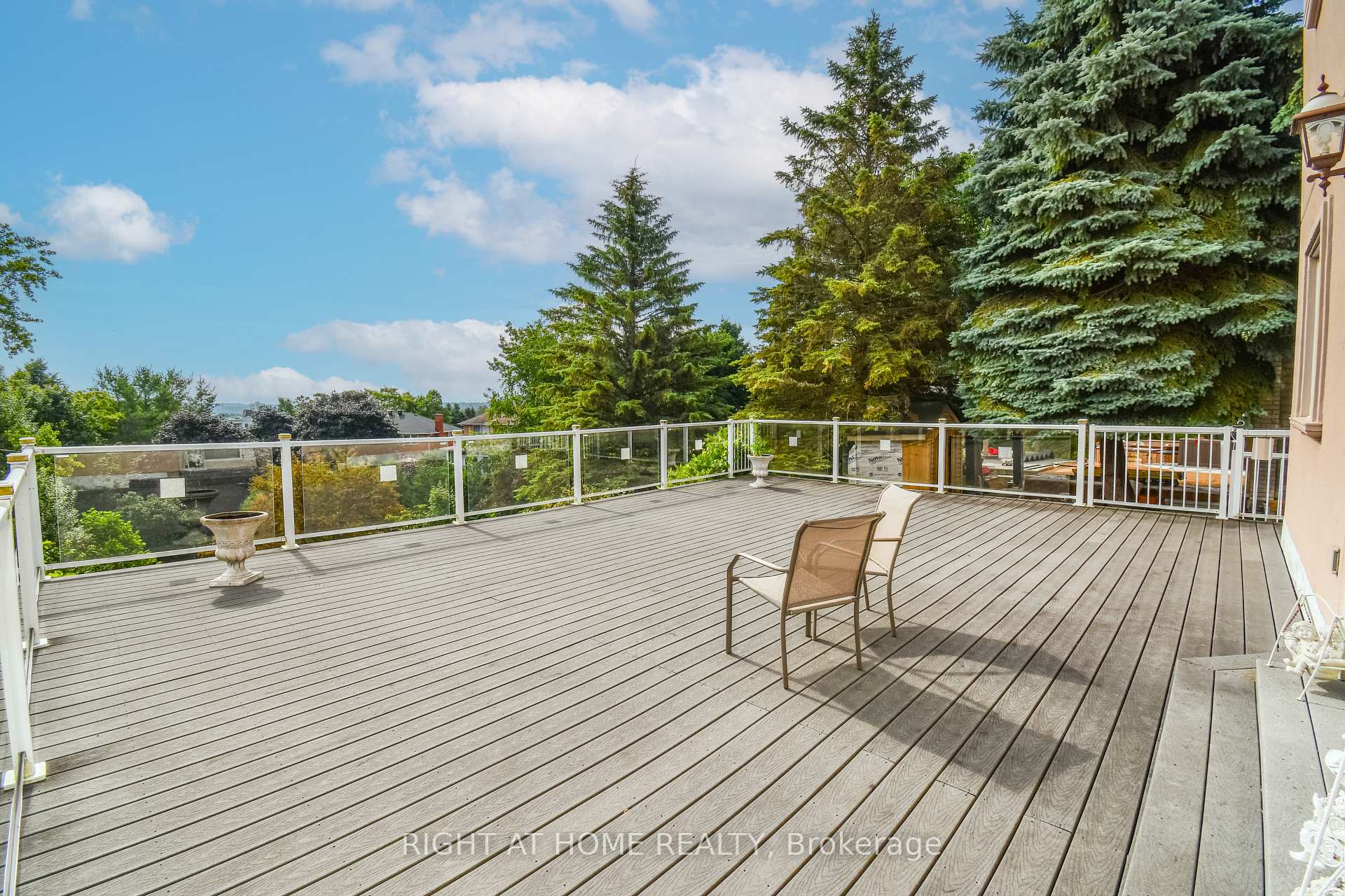 11 Thackeray Crescent, Barrie, ON, exterior