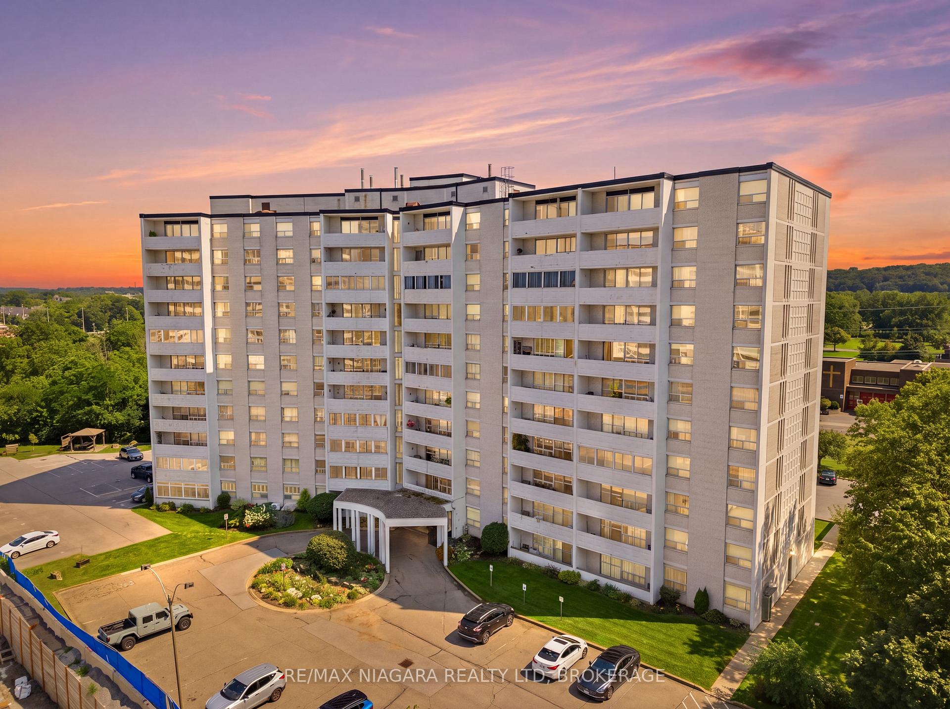102 - 35 Towering Heights Boulevard, St. Catharines, ON, exterior