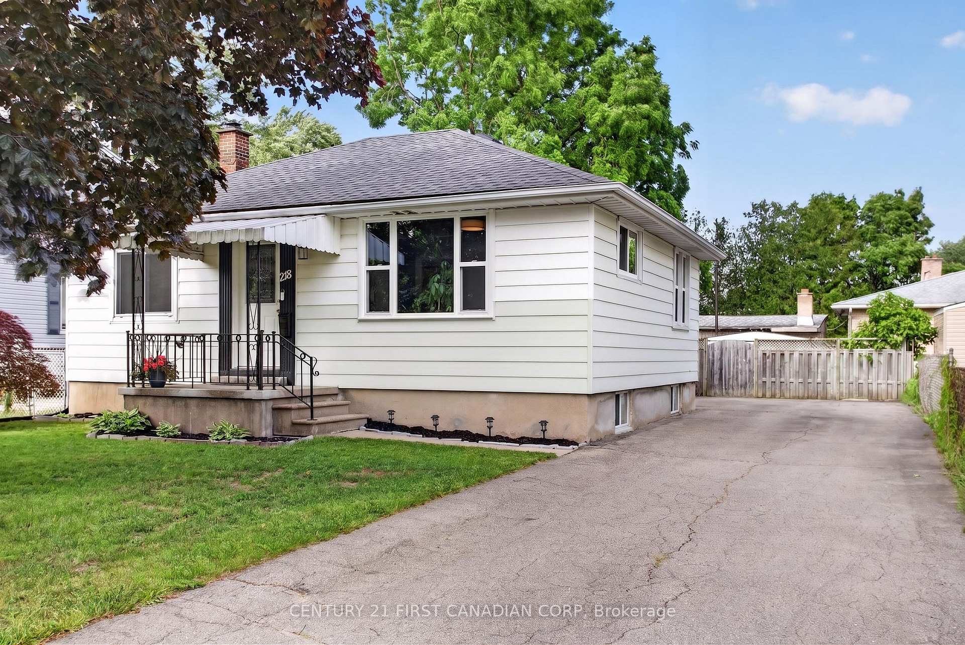 218 Vancouver Street, London East, ON, exterior
