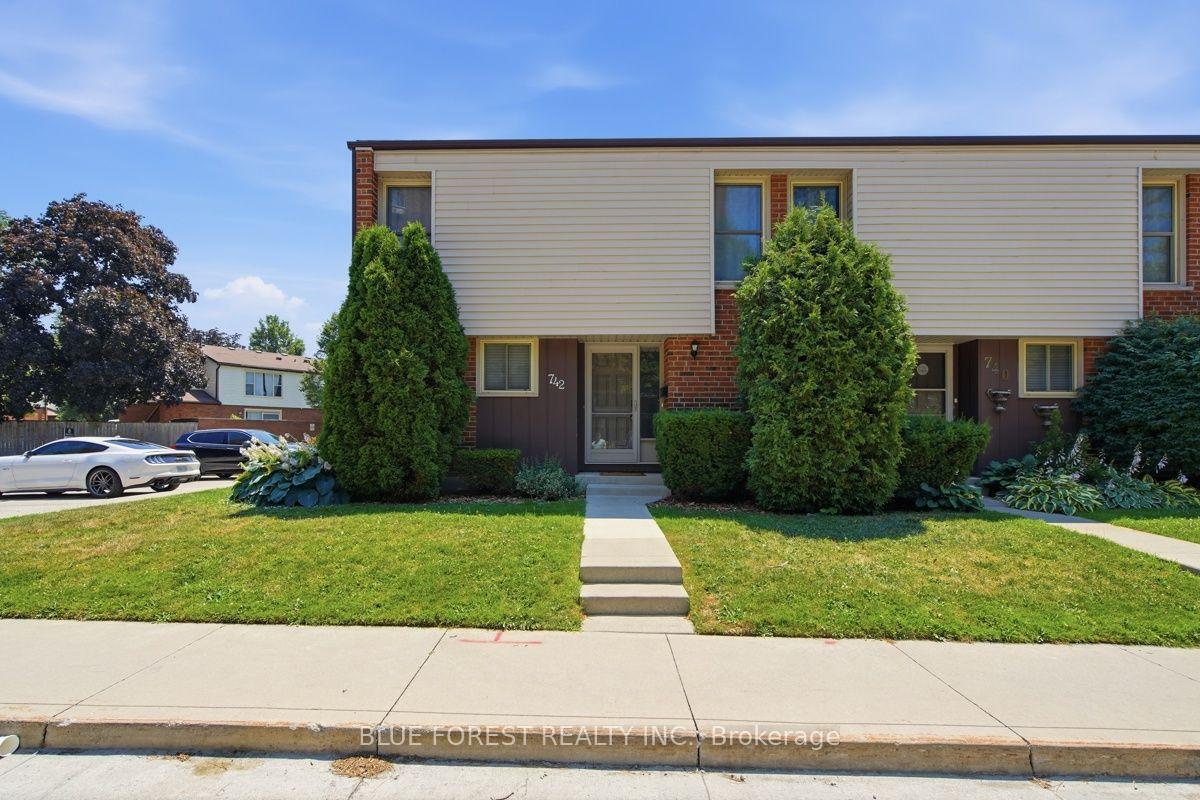 742 Fanshawe Park Road E, London North, ON, exterior