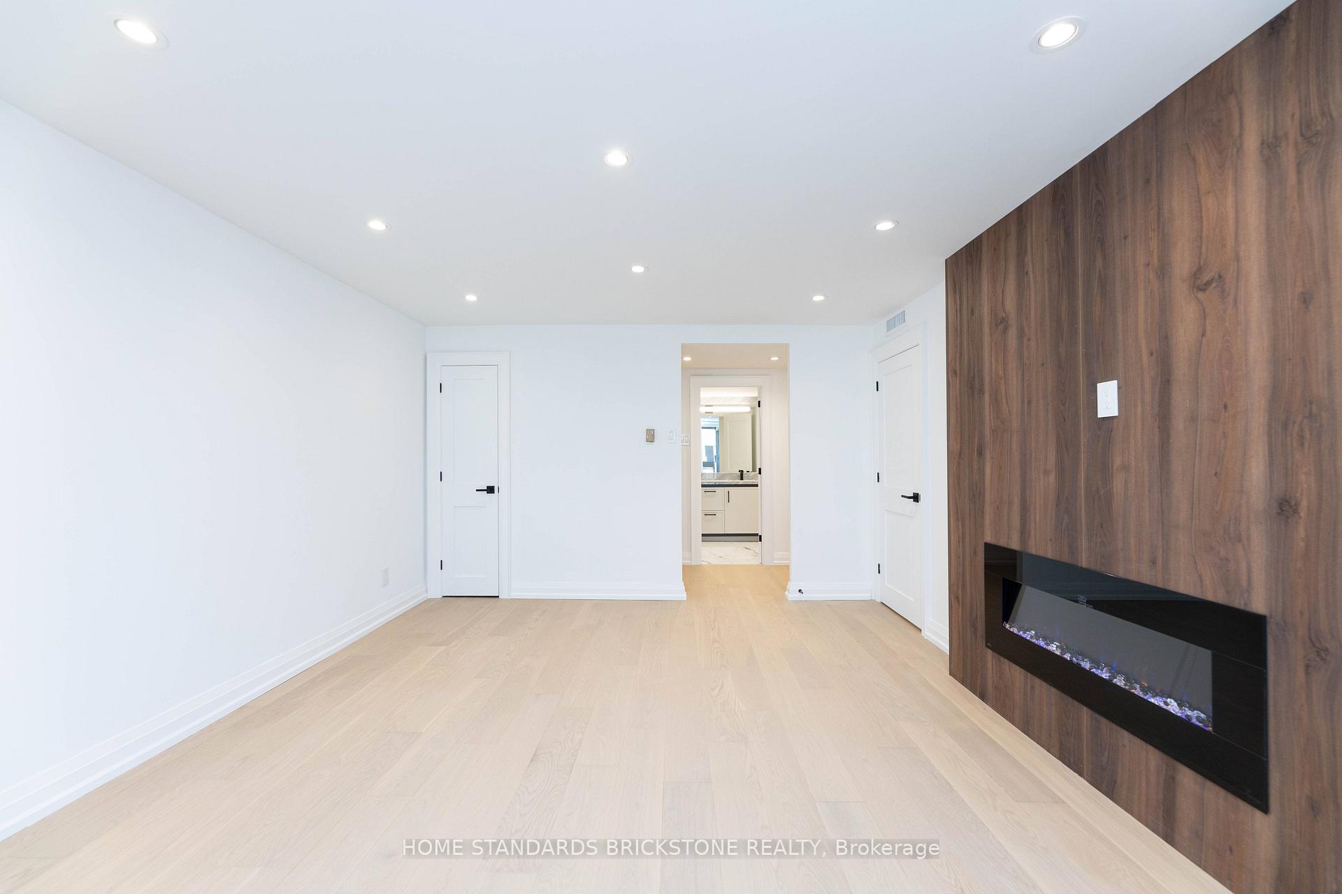 10 Alonzo Road, Toronto C07, ON, exterior