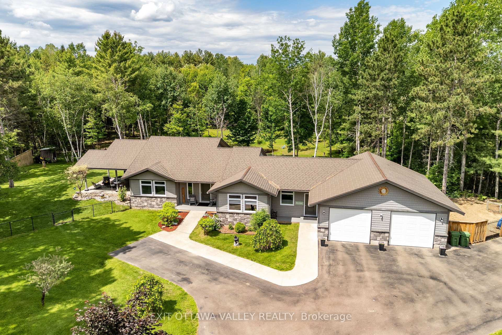 301 DORAN Road, Petawawa, ON, exterior