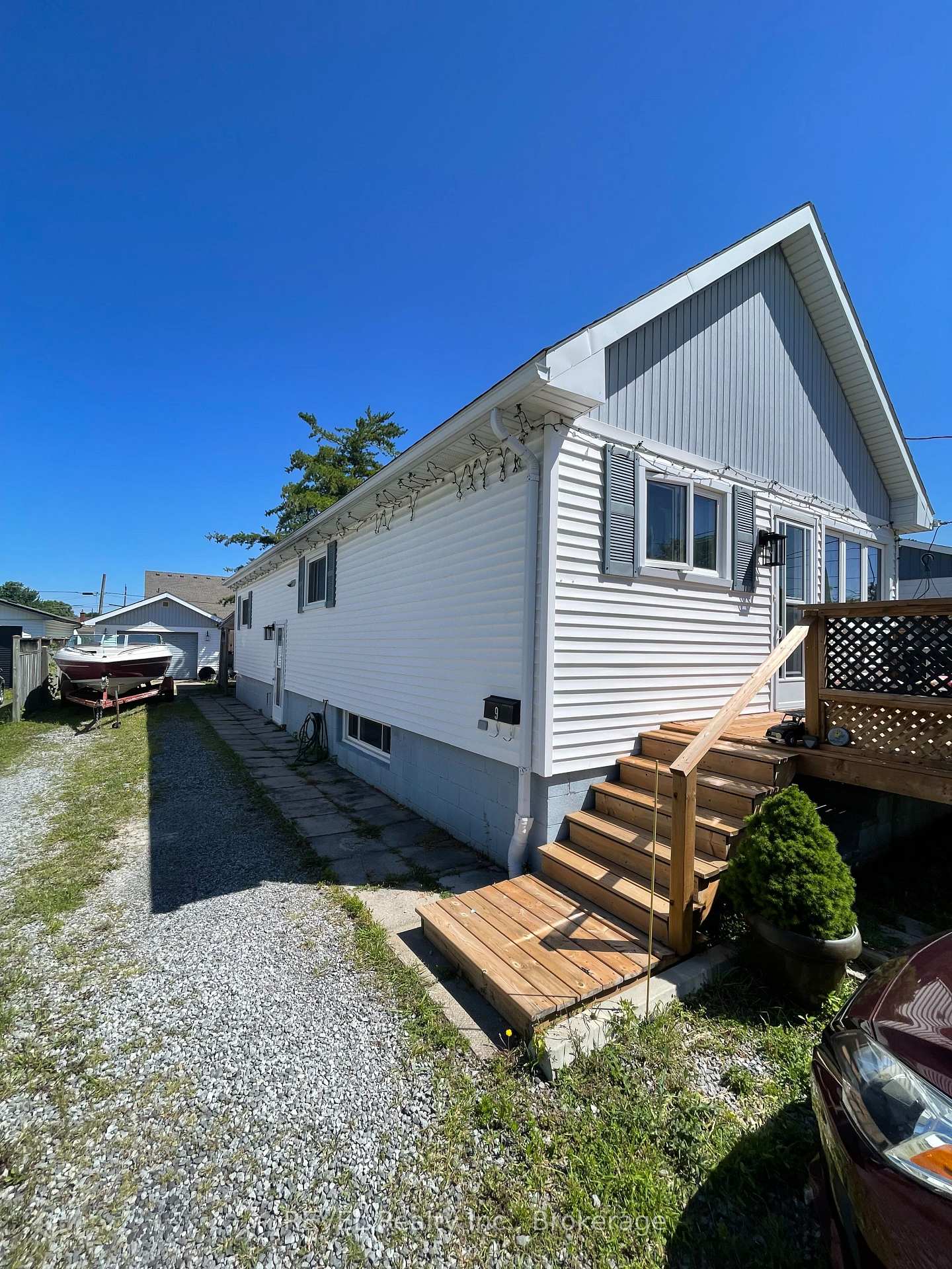 9 Cambridge Avenue, St. Catharines, ON, exterior