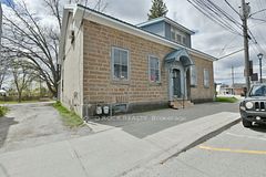28 Wilson Street W, Perth, ON, exterior