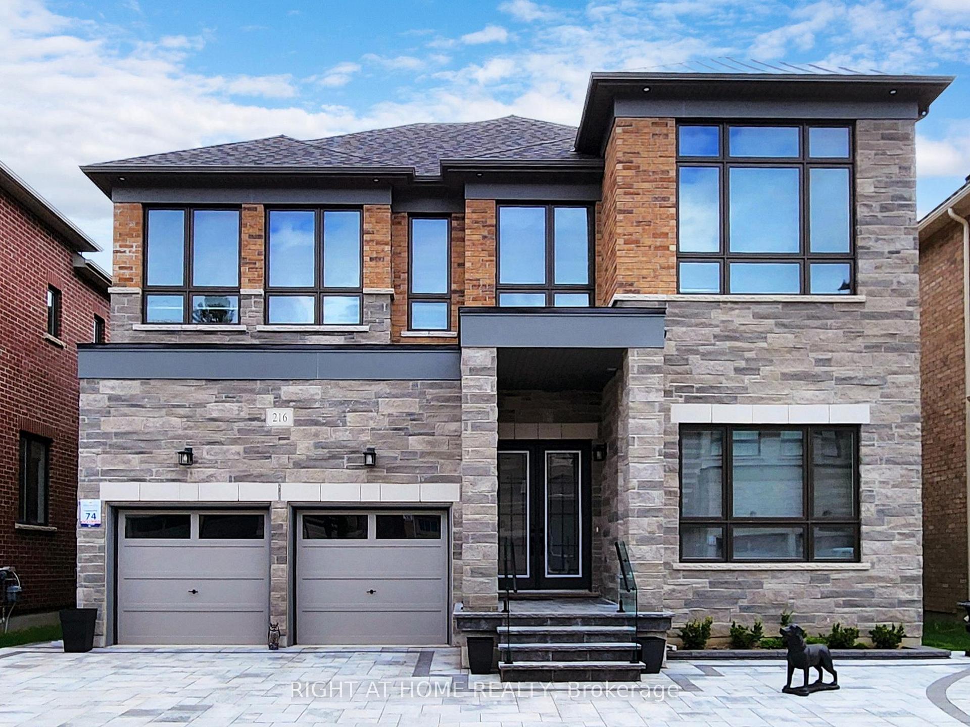 216 Sunset Vista Court E, Aurora, ON, exterior
