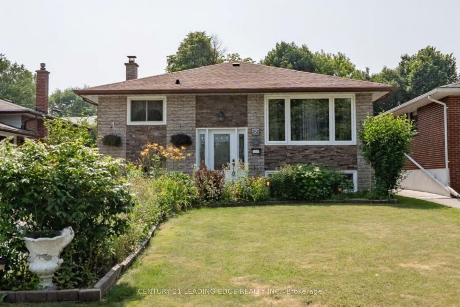 258 Nipigon Street, Oshawa, ON, exterior