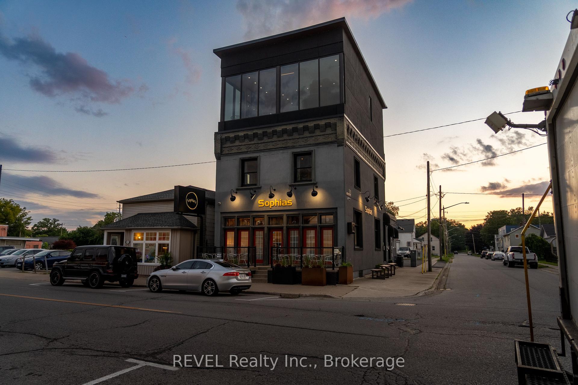 1 - 111 Niagara Boulevard, Fort Erie, ON, exterior