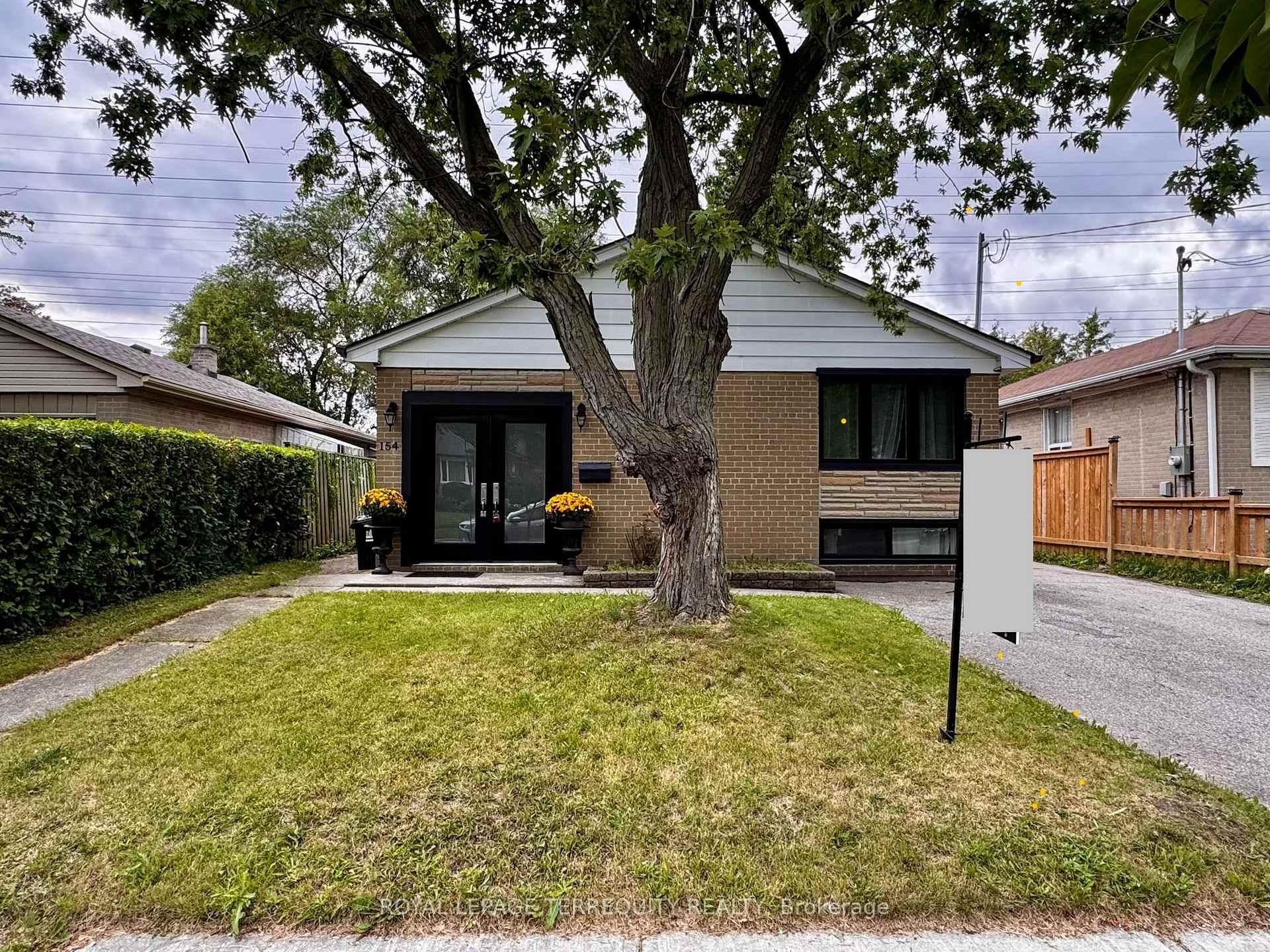 154 Sedgemount Drive, Toronto E09, ON, exterior
