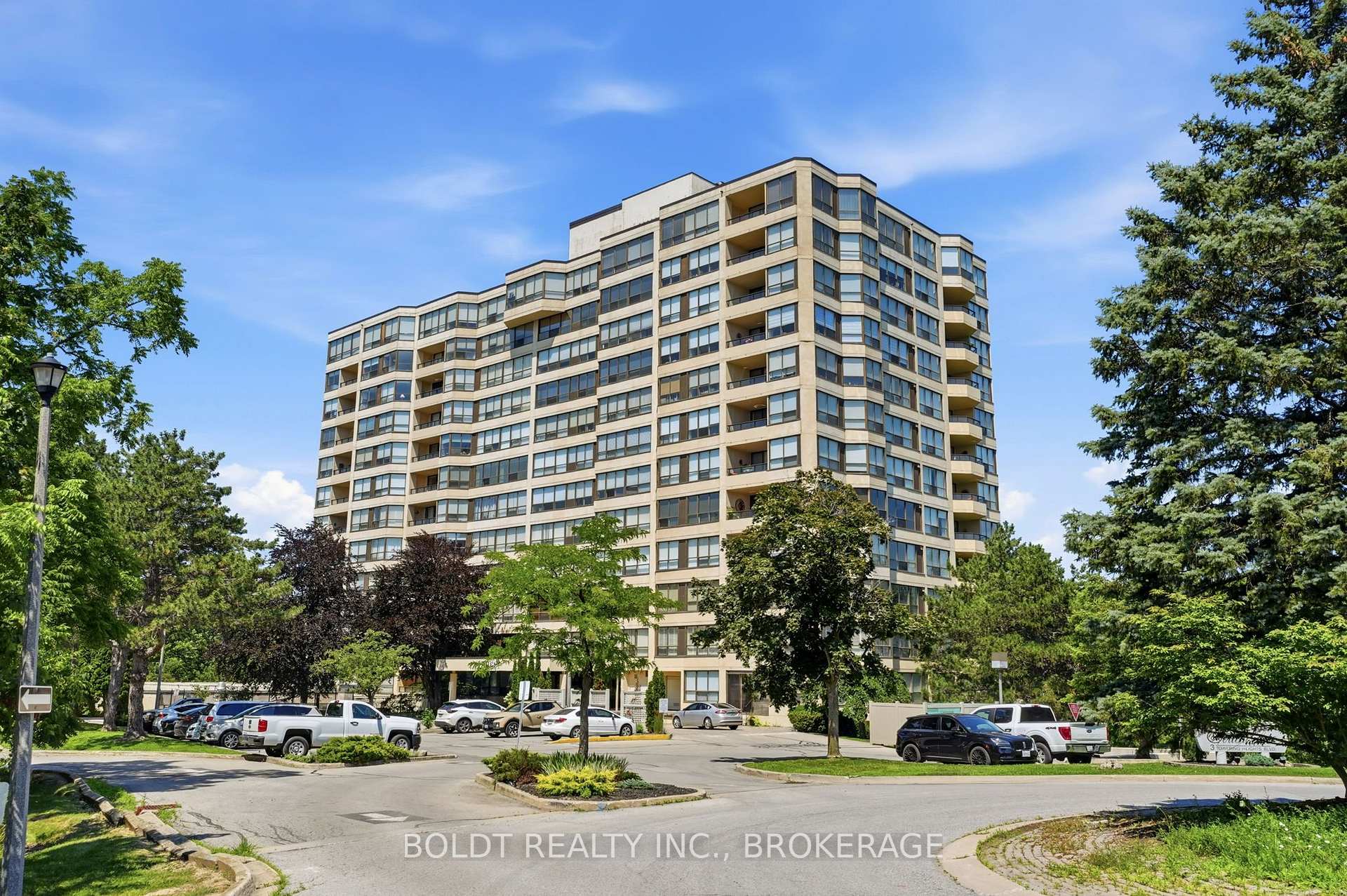 702 - 3 Towering Heights Boulevard, St. Catharines, ON, exterior
