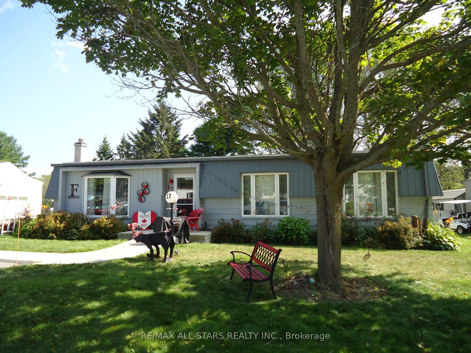 17 Pineridge Crescent, Clarington, ON, exterior