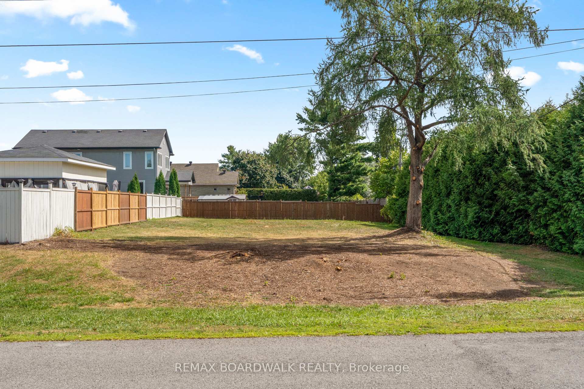 9 Doris Avenue, Blossom Park - Airport and Area, ON, exterior