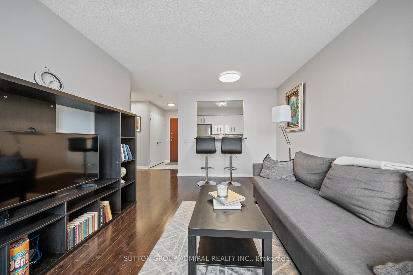 1103 - 81 Townsgate Drive, Vaughan, ON, exterior