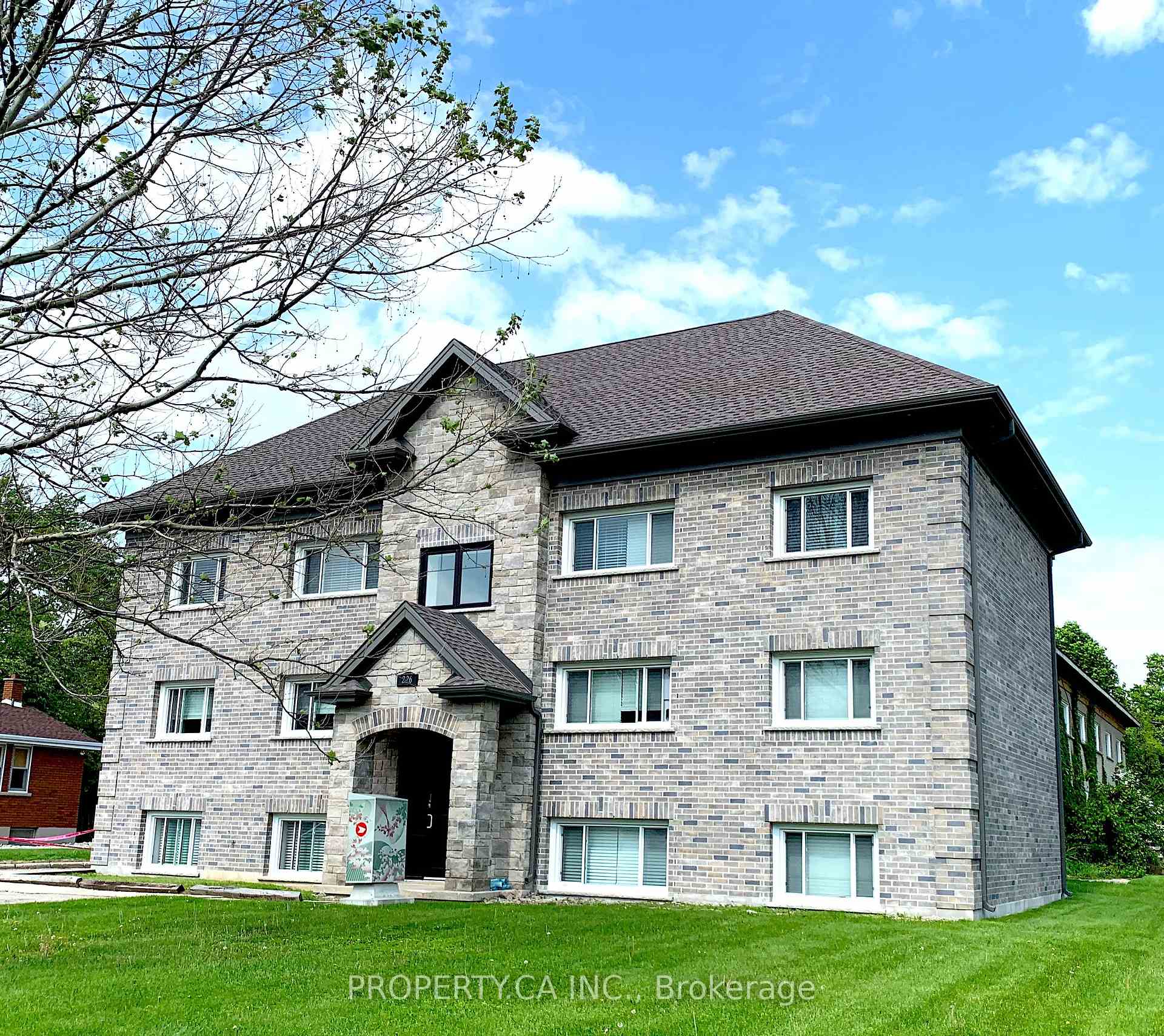 226 Clarke Street N, Woodstock, ON, exterior