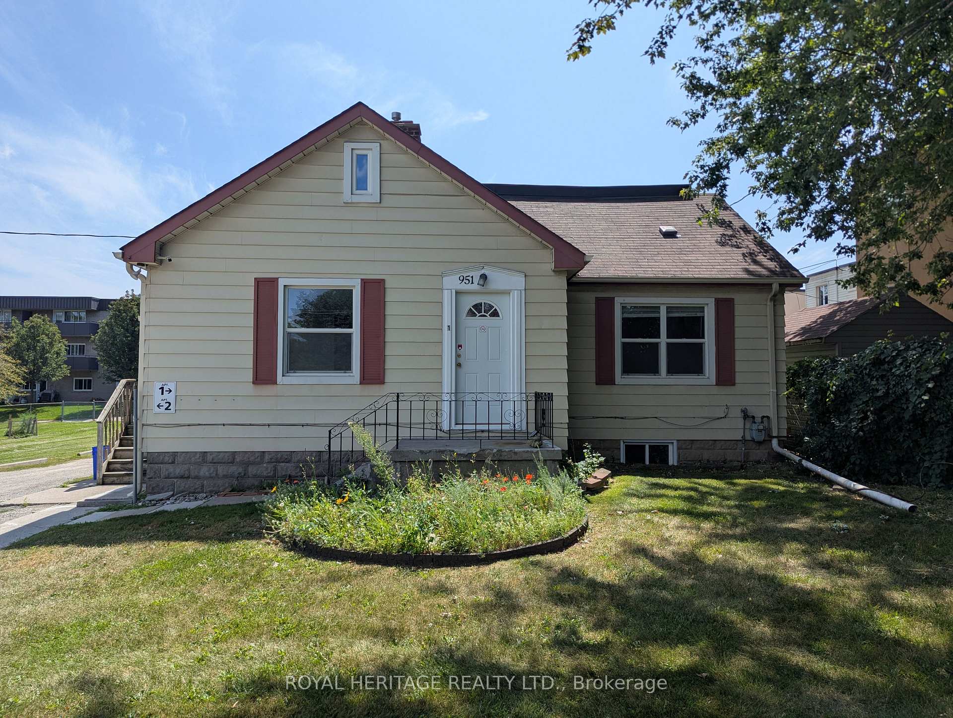 1 - 951 Dundas Street E, Whitby, ON, exterior