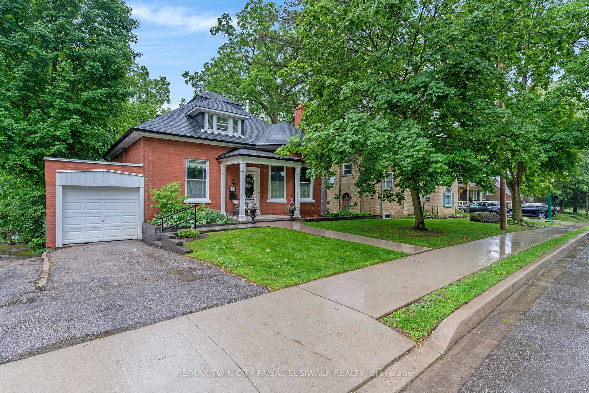 136 Blair Road, Cambridge, ON, exterior