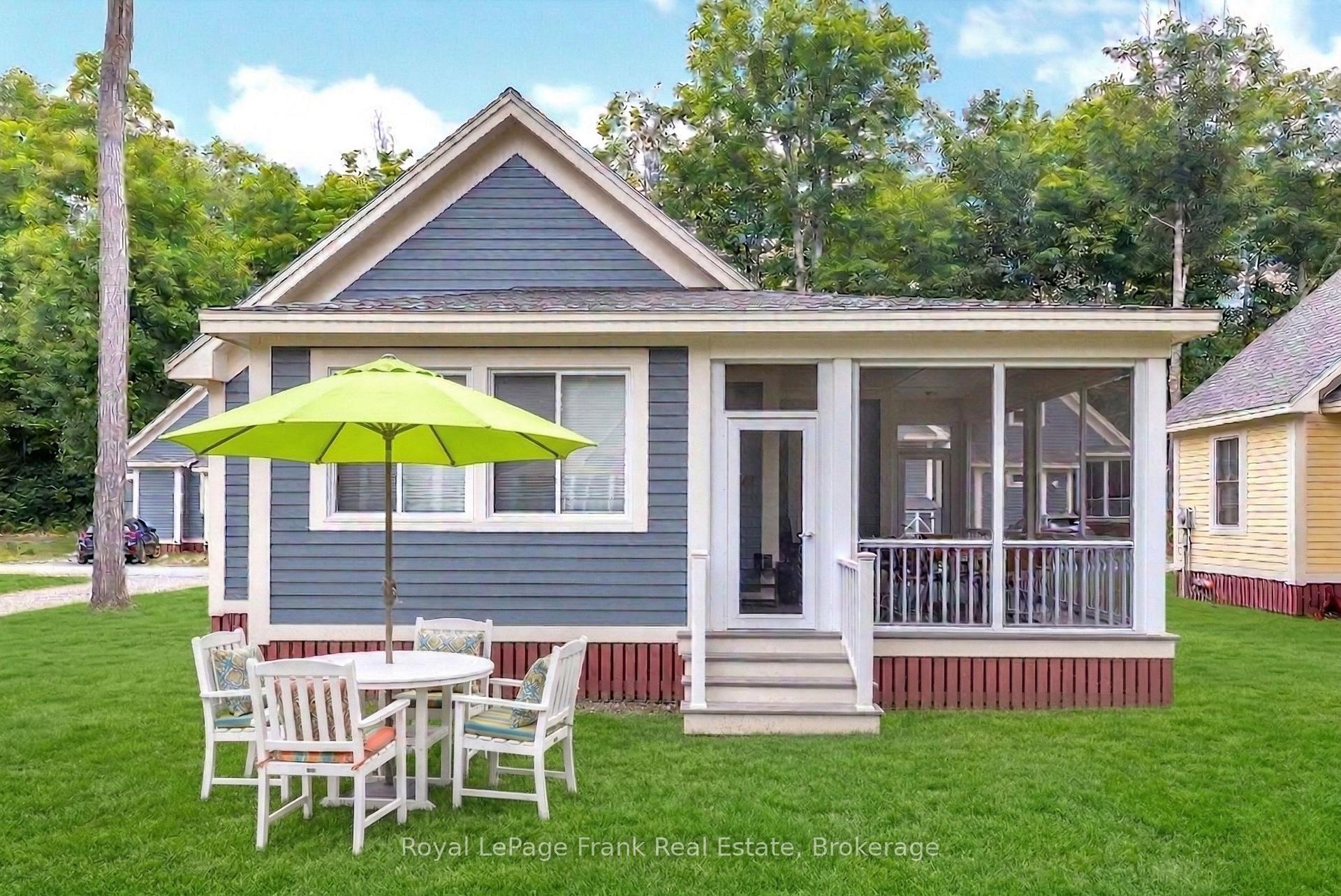 219 - 11 Hollow Lane, Prince Edward County, ON, exterior