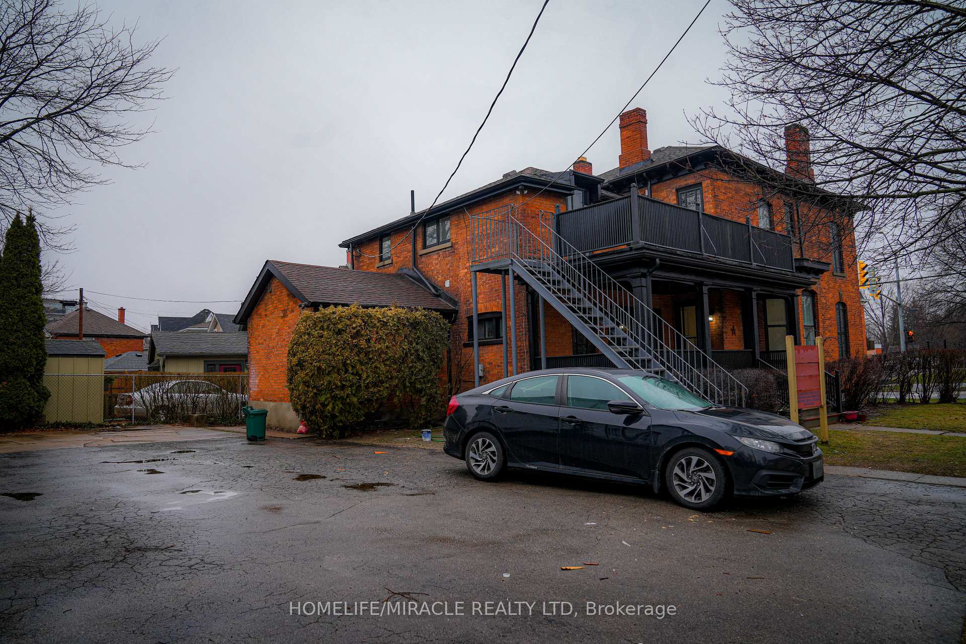 22 Welland Avenue, St. Catharines, ON, exterior