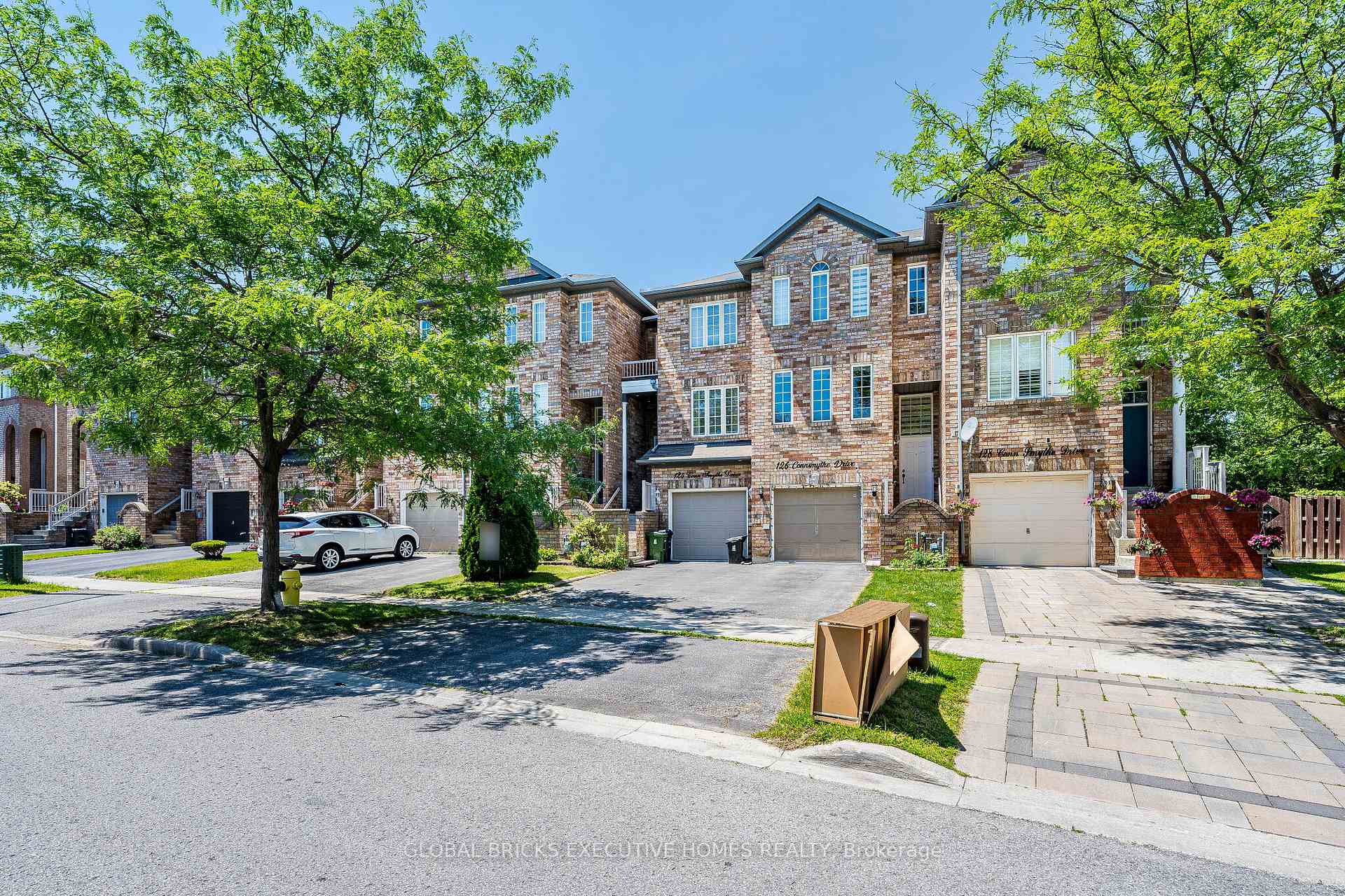 124 Conn Smythe Drive, Toronto E08, ON, exterior