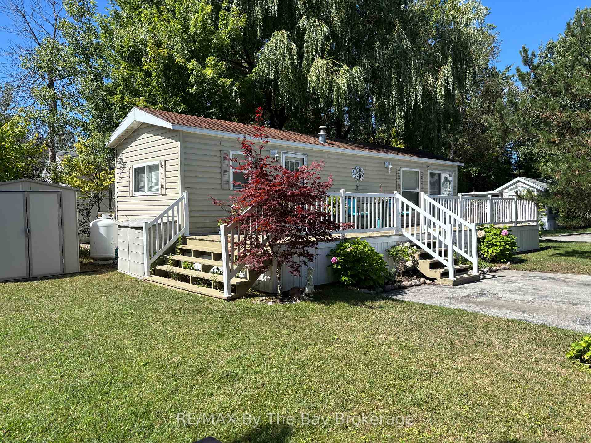 15 Huron Circle, Wasaga Beach, ON, exterior
