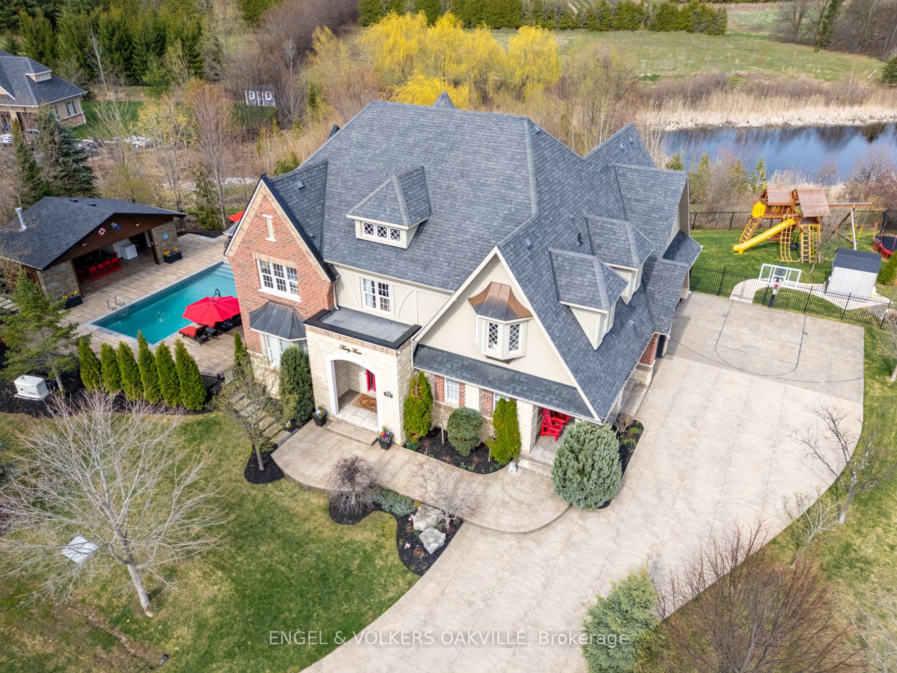 33 Barraclough Boulevard, Halton Hills, ON, exterior