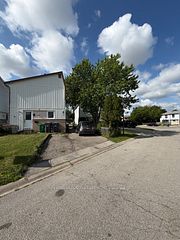 5 Glencairn Square, Brampton, ON, exterior