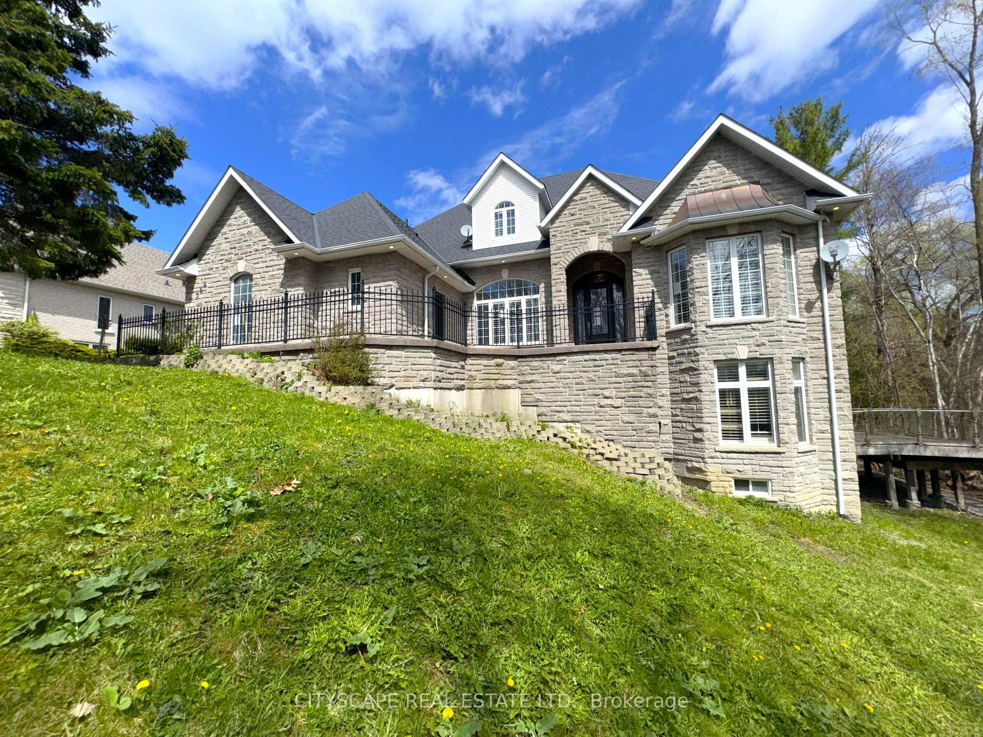 369 Coventry Hill Trail, Newmarket, ON, exterior