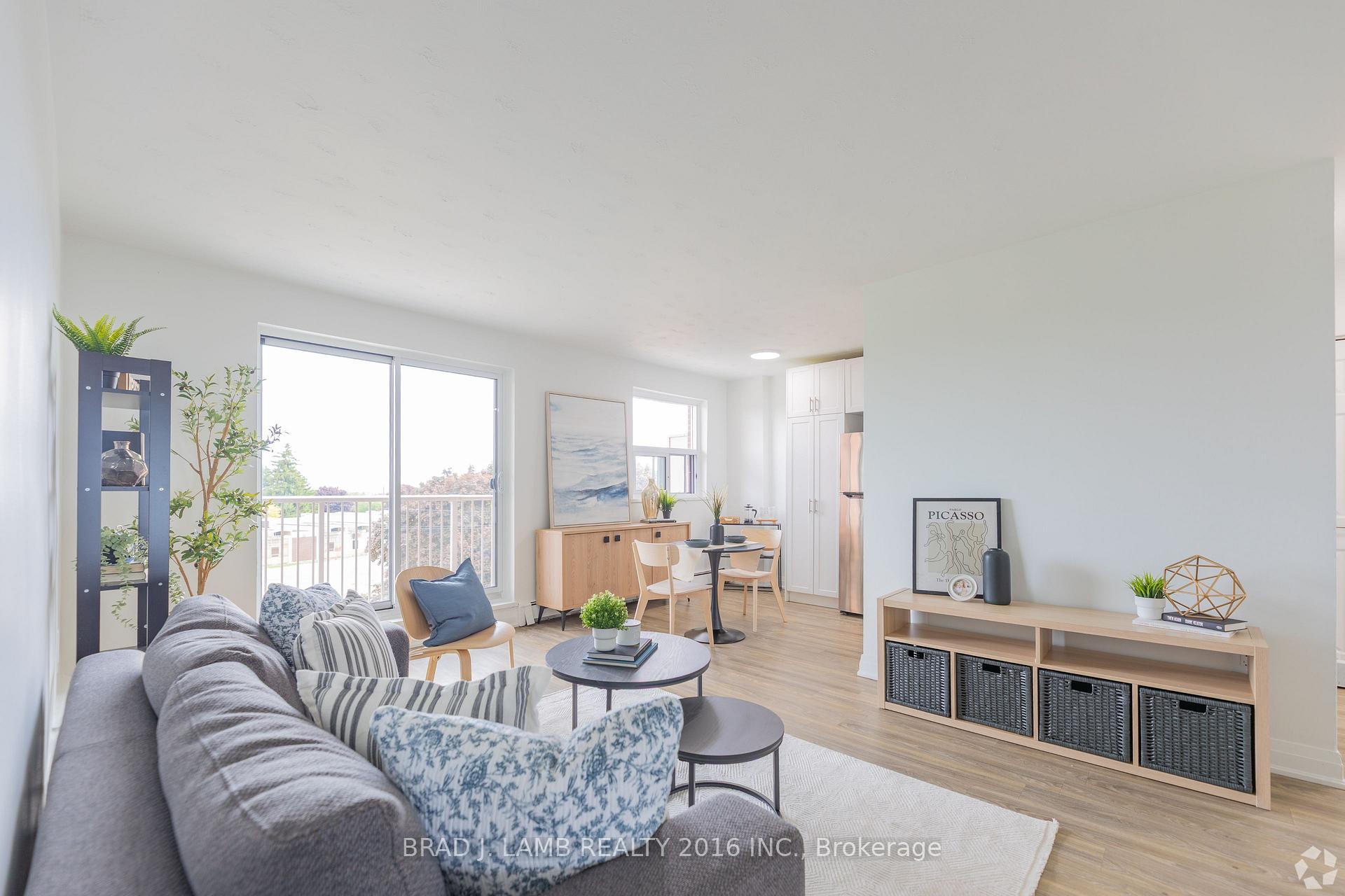 308 - 718 Lawrence Road E, Hamilton, ON, exterior