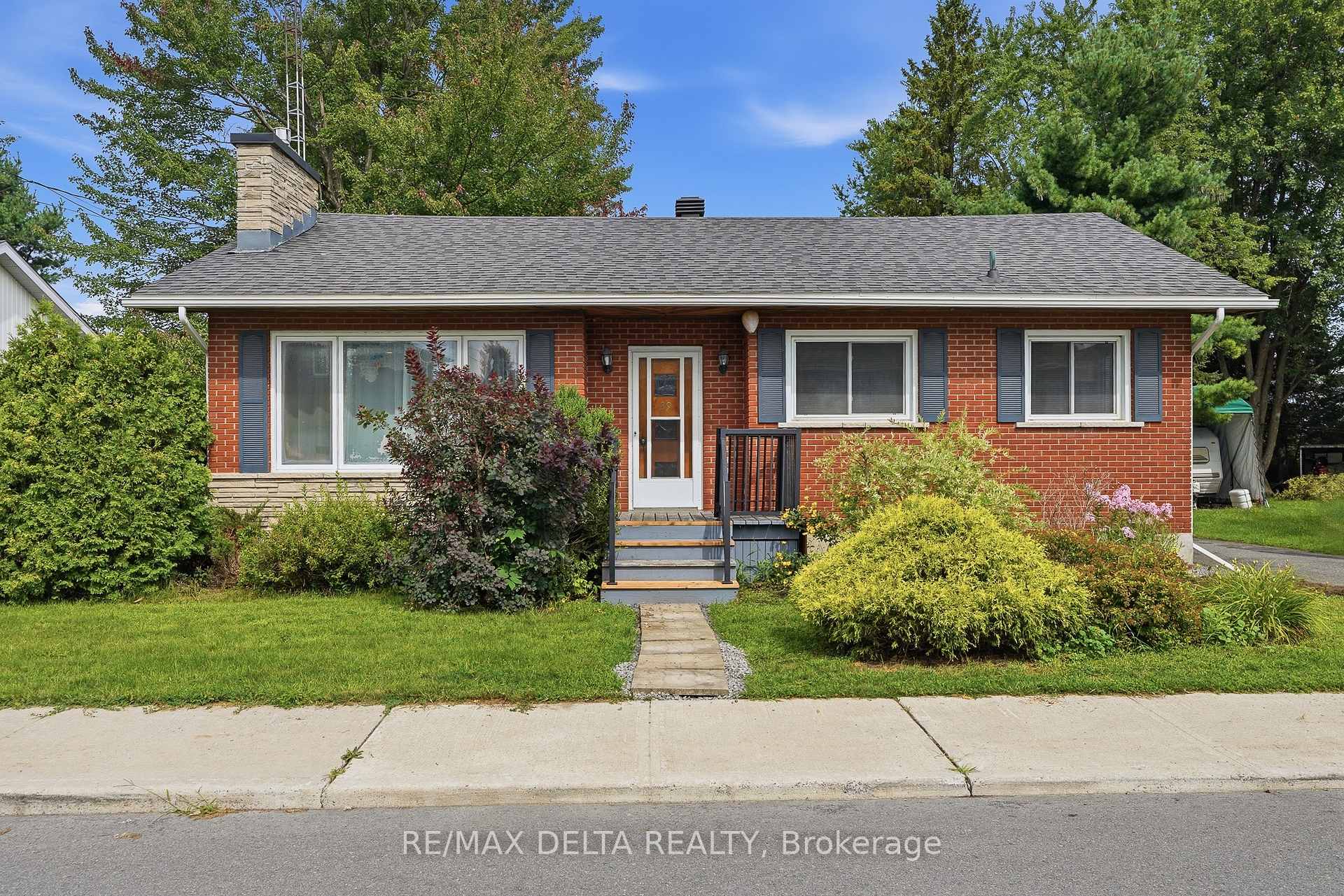 29 Catherine Street E, North Glengarry, ON, exterior