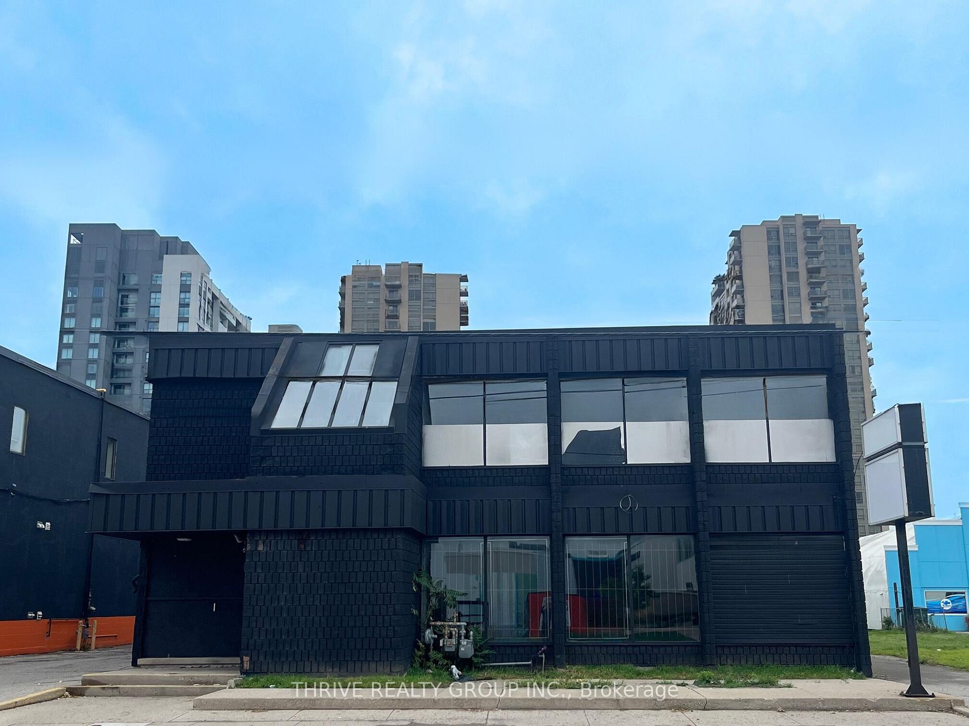 724 York Street, London East, ON, exterior