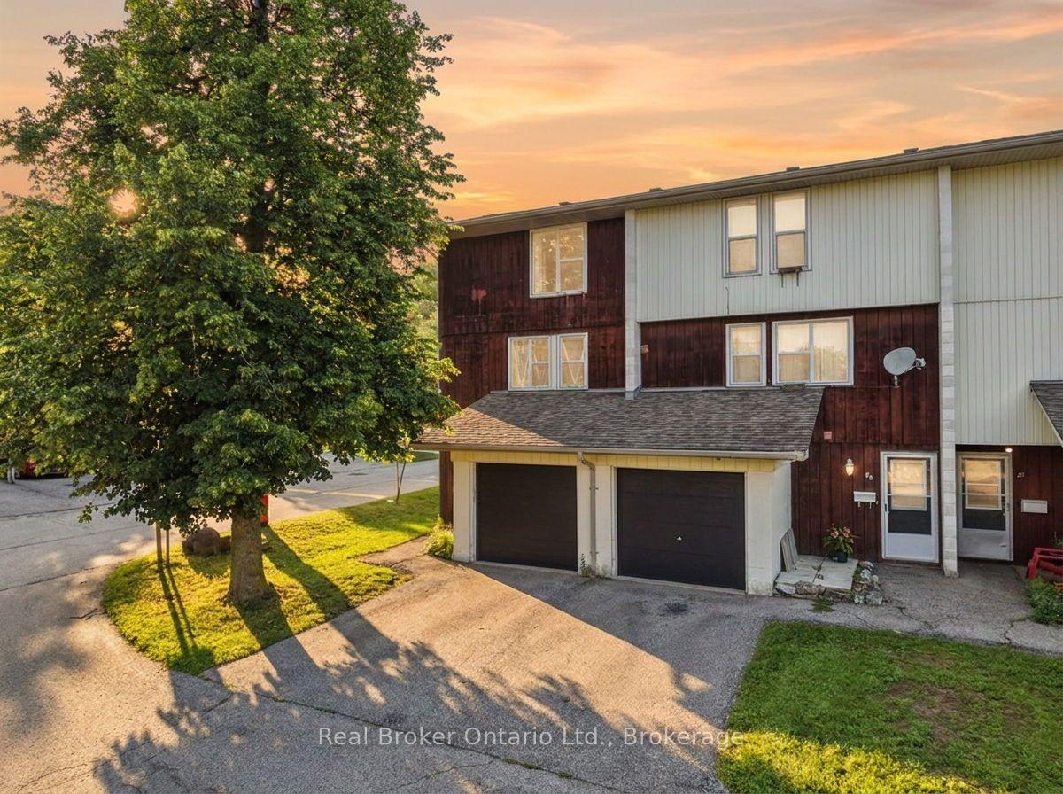 93 - 135 Chalmers Street S, Cambridge, ON, exterior