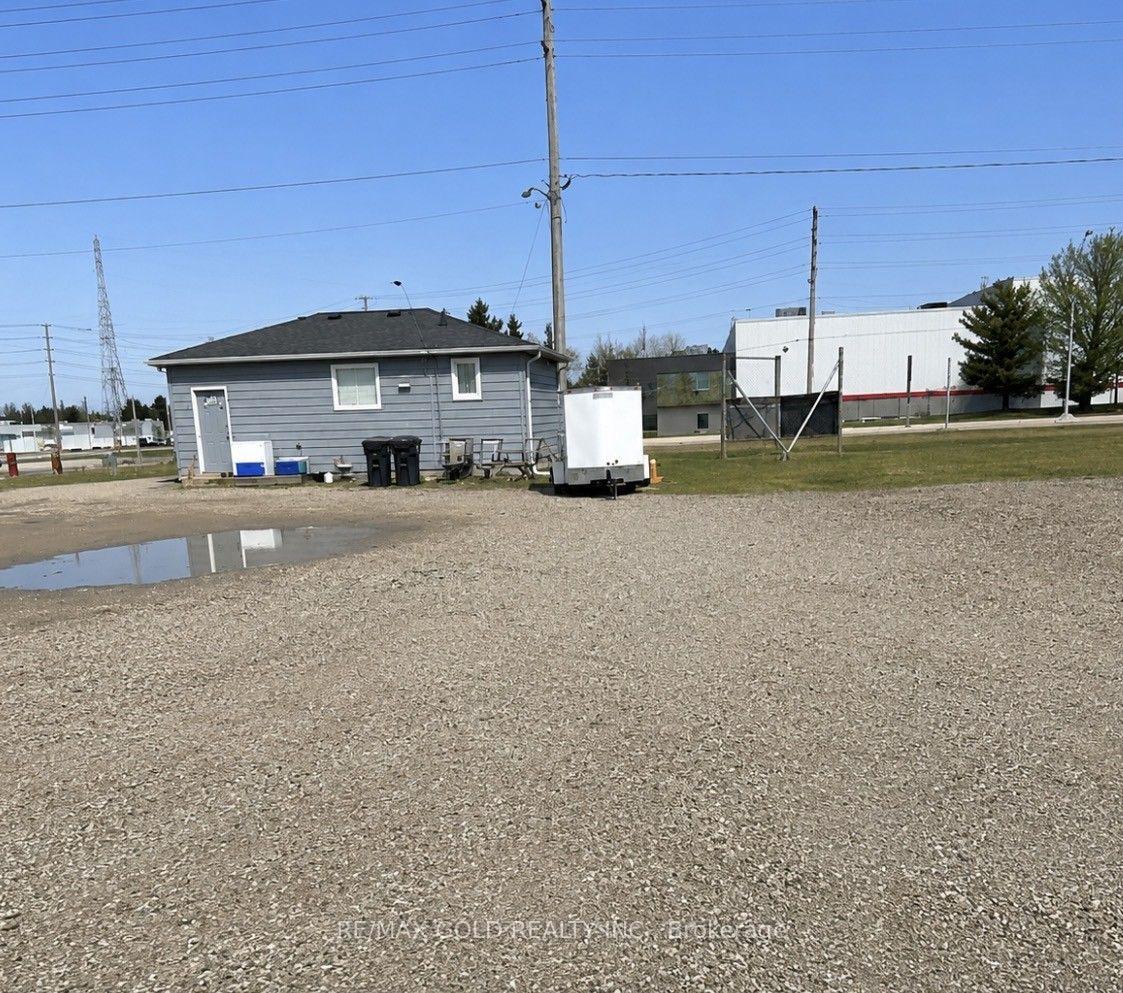 455 South Edgeware Road, St. Thomas, ON, exterior