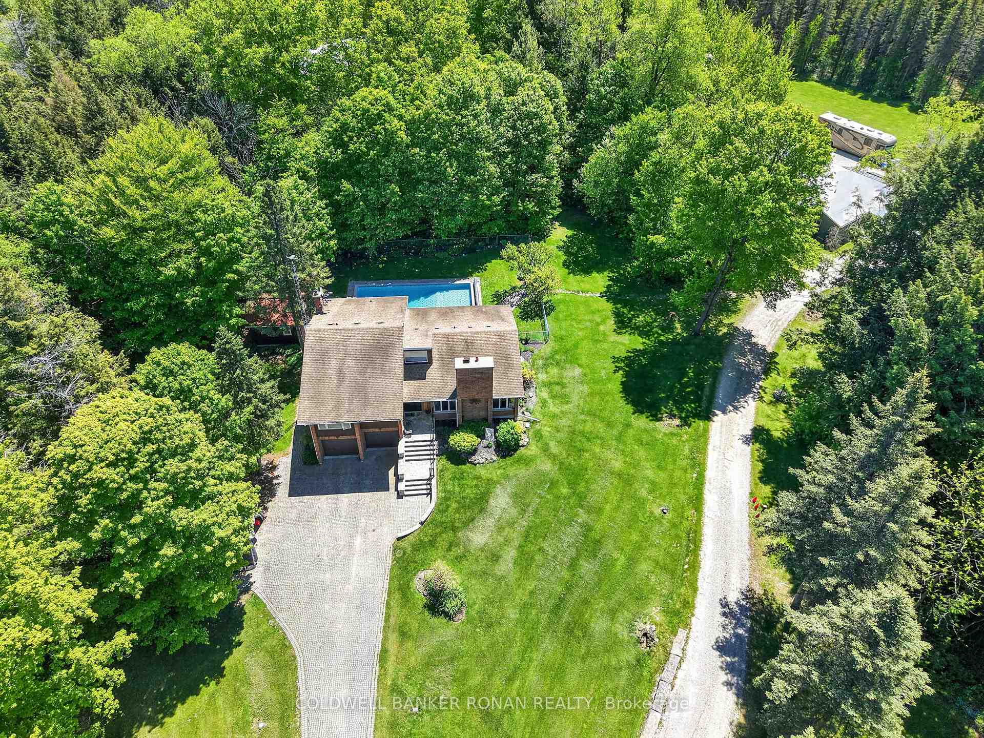 5565 5th Line, New Tecumseth, ON, exterior