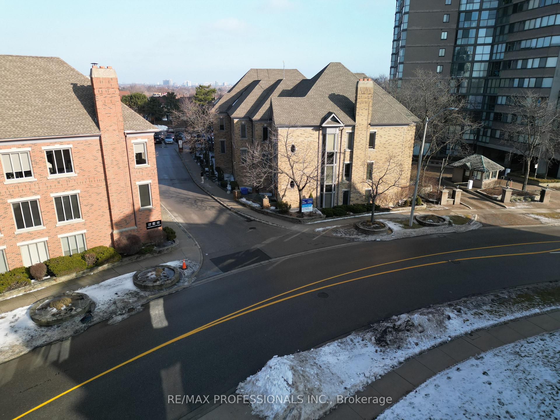 200 - 4255 Sherwoodtowne Boulevard, Mississauga, ON, exterior