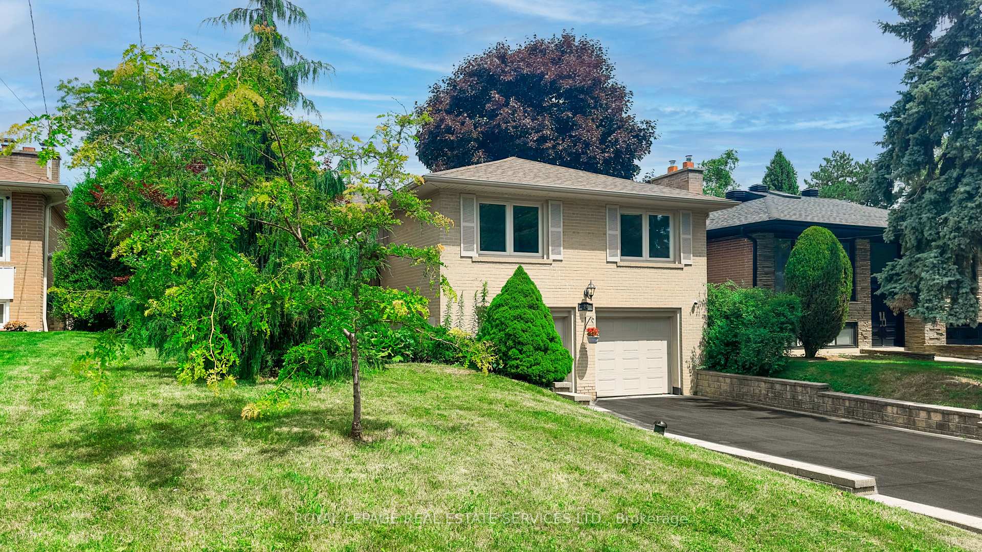 24 Burleigh Heights Drive, Toronto C15, ON, exterior