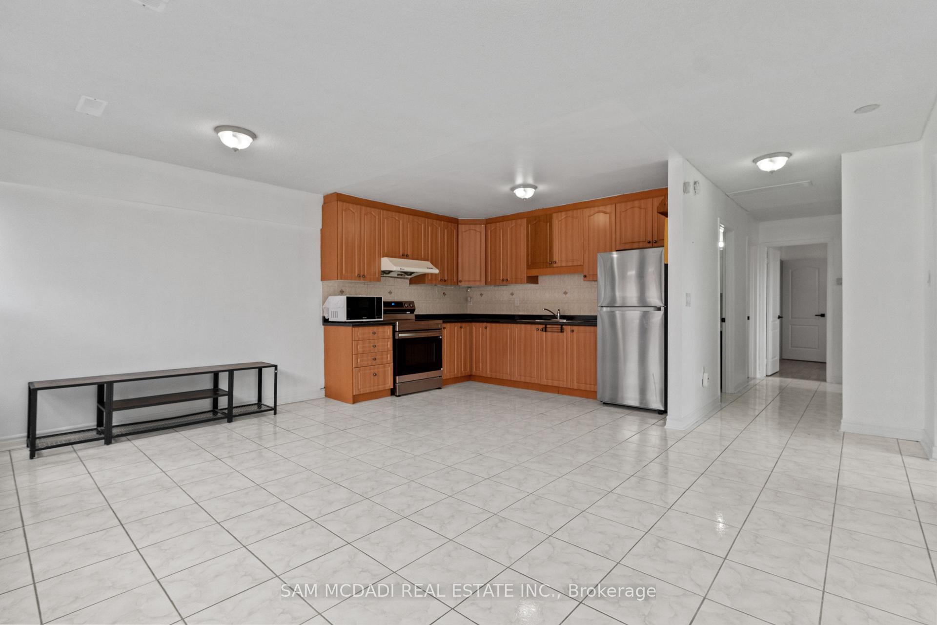 3 - 2922 Islington Avenue, Toronto W05, ON, exterior